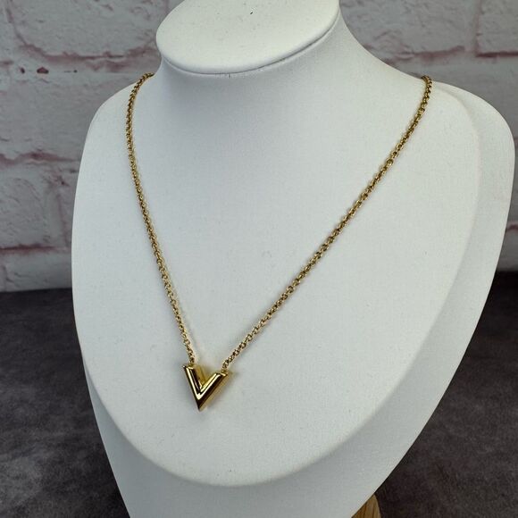 Louis Vuitton V Essentials Goldtone Necklace - Picture 3 of 9